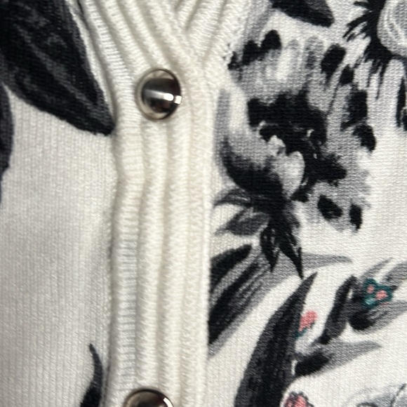 Cardigan sweater by Whitehouse Black Market - Picture 4 of 4